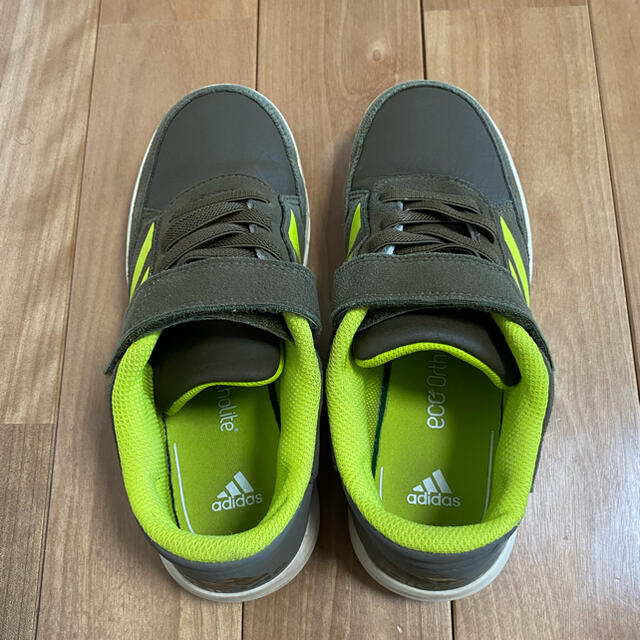 adidas(アディダス)のadidasスニーカー 21cm 【他商品とセットでお値引き】 キッズ/ベビー/マタニティのキッズ靴/シューズ(15cm~)(スニーカー)の商品写真