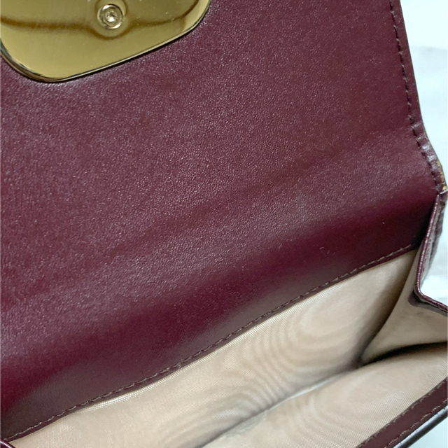 Salvatore Ferragamo(サルヴァトーレフェラガモ)のサルヴァトーレフェラガモ　ヴァラリボン　折り畳みレザー財布 レディースのファッション小物(財布)の商品写真
