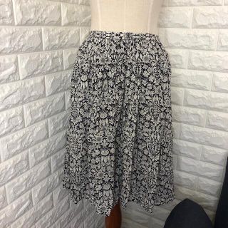 レイカズン(RayCassin)の【美品】RAYCASSIN スカート、ネイビー、花柄(ひざ丈スカート)