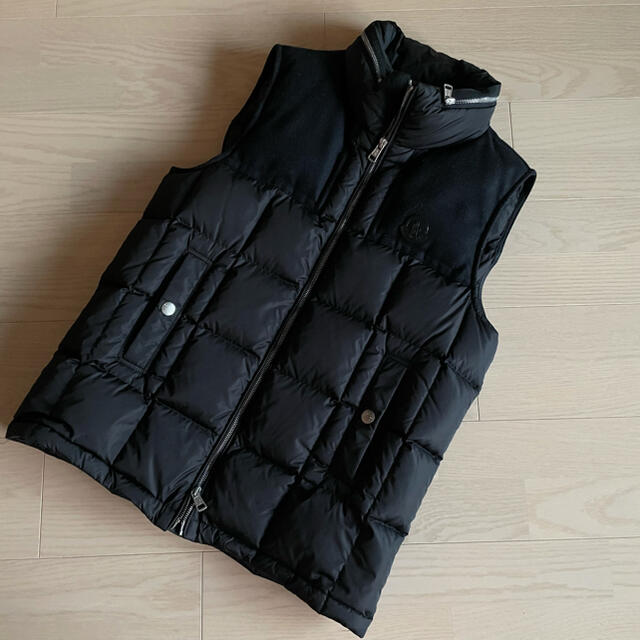 MONCLER(モンクレール)のモンクレール Cesar ブラック サイズ1 メンズのジャケット/アウター(ダウンベスト)の商品写真