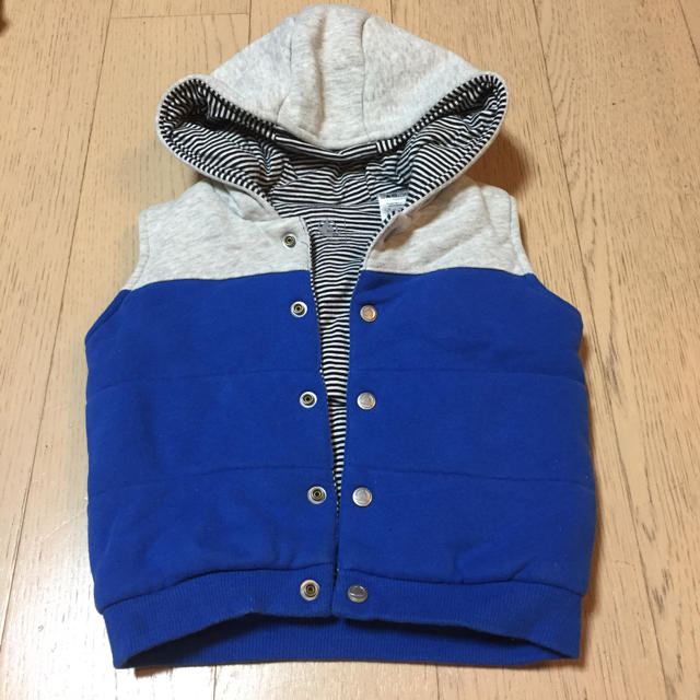 PETIT BATEAU(プチバトー)のPETIT BATEAU☆リバーシブルベスト キッズ/ベビー/マタニティのベビー服(~85cm)(ジャケット/コート)の商品写真