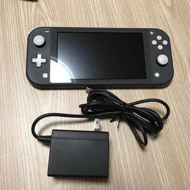 Nintendo Switch(ニンテンドースイッチ)のNintendo Switch Liteグレー エンタメ/ホビーのゲームソフト/ゲーム機本体(家庭用ゲーム機本体)の商品写真