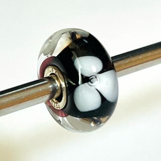 trollbeads トロールビーズ ホワイトフラワーの通販 by store|ラクマ トロールビーズ マウンテンフラワー2個セット