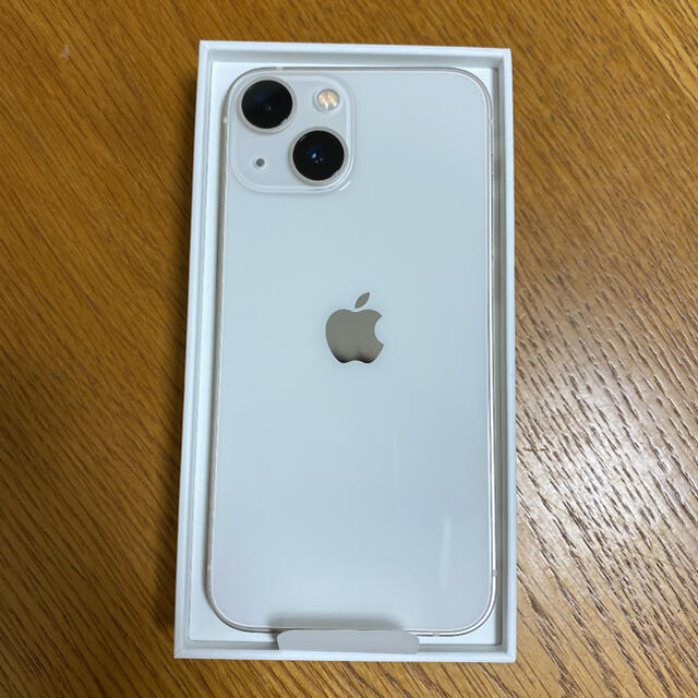 Apple(アップル)のiPhone 13 mini スターライト　256GB SIMフリー  スマホ/家電/カメラのスマートフォン/携帯電話(スマートフォン本体)の商品写真