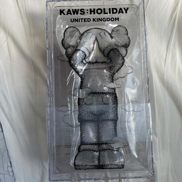 MEDICOM TOY(メディコムトイ)のKAWS HOLIDAY UK Figure Black カウズホリデーブラウン ハンドメイドのおもちゃ(フィギュア)の商品写真