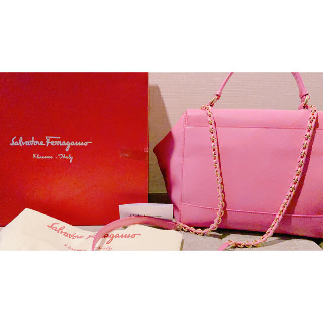 公式の Ferragamo - シホンフェラガモ ショルダー ハンドバッグ ピンク 公式の Ferragamo - シホンフェラガモ ショルダー ハンドバッグ ピンク