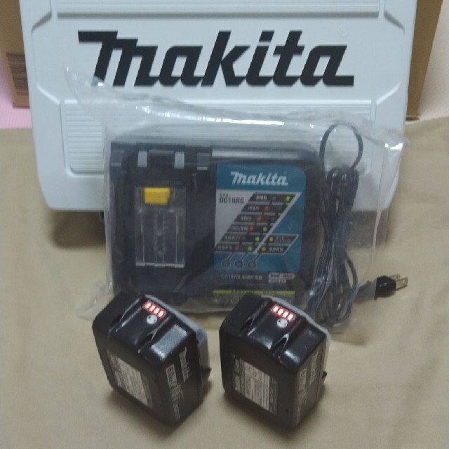 Makita 18V バッテリー、充電器、ケースセットの通販 by 即日入金匿名配送.com｜マキタならラクマ - マキタ 純正 最新作