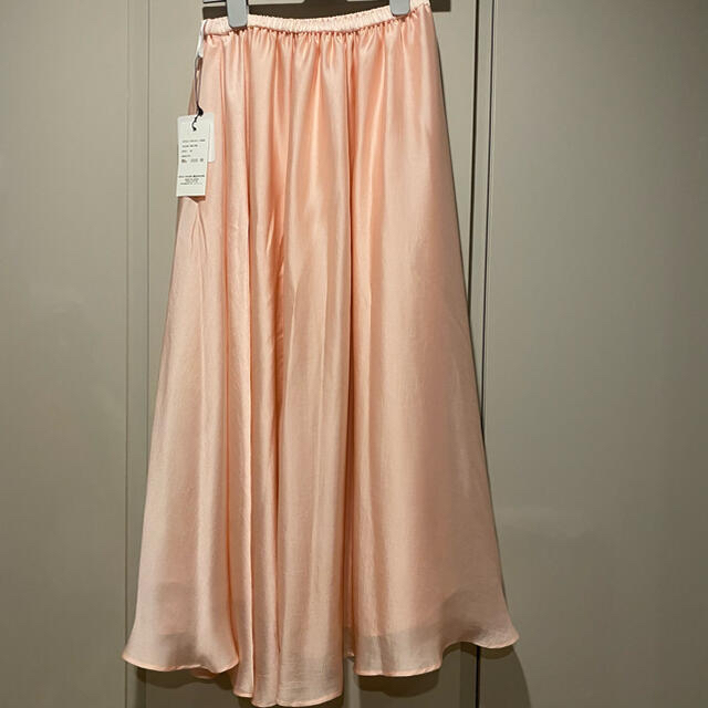 yori サテンギャザースカート 2021AW 今季　新作ボトムス　新品タグ付き レディースのスカート(ロングスカート)の商品写真