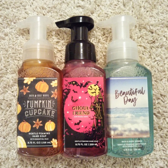 Bath&Body Works 3点 ハロウィン コスメ/美容のボディケア(ボディソープ/石鹸)の商品写真