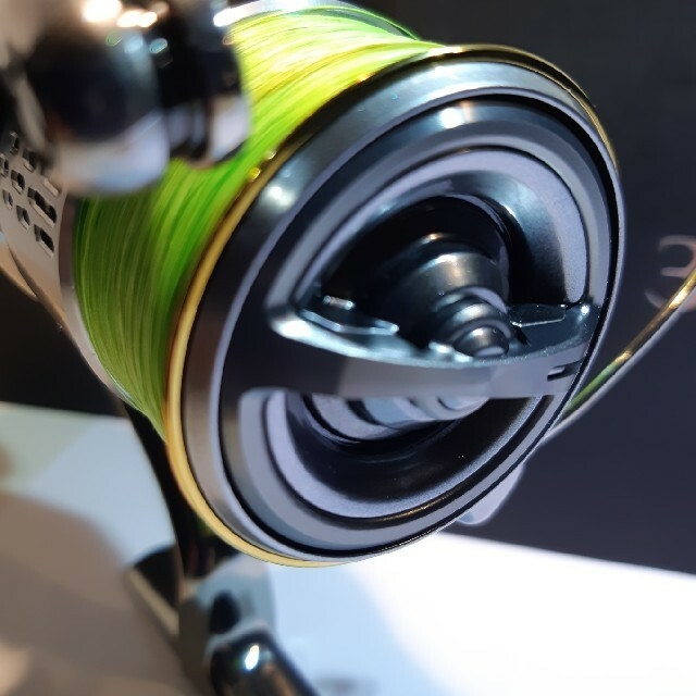 SHIMANO(シマノ)のシマノ18ステラ3000MHG スポーツ/アウトドアのフィッシング(リール)の商品写真