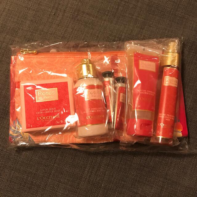 L'OCCITANE(ロクシタン)のPanyさま専用☻ロクシタン　ギフトセット　ローズ コスメ/美容のキット/セット(その他)の商品写真