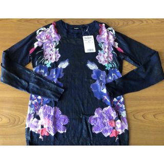 デシグアル(DESIGUAL)のデシグアルの花柄セーター(未使用品)紺地(ニット/セーター)