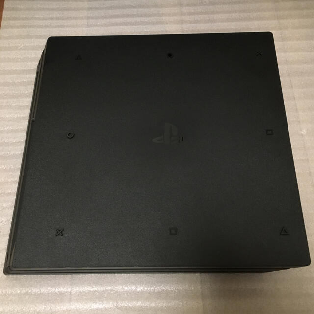 【最新型・美品・すぐ遊べる】PS4 Pro本体（CUH-7200B）1TB