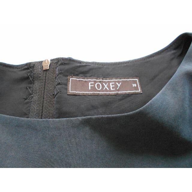 FOXEY(フォクシー)の送料無料！　フォクシー ニューヨーク ブラック とろみ素材 ワンピース　日本製 レディースのワンピース(ひざ丈ワンピース)の商品写真