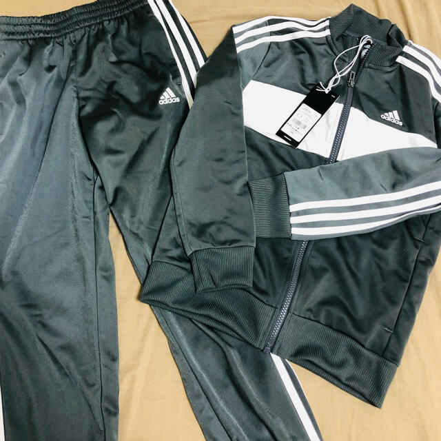 adidas(アディダス)の新品‼️adidas140ジャージ上下 キッズ/ベビー/マタニティのキッズ服男の子用(90cm~)(その他)の商品写真