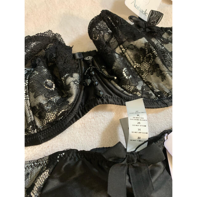 Simone Perele(シモーヌペレール)のAUBADE オーバドゥAMOUR CLANDESTIN 75C/2 レディースの下着/アンダーウェア(ブラ&ショーツセット)の商品写真