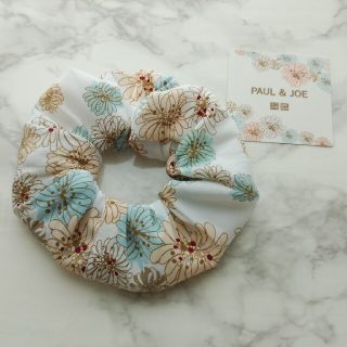 ユニクロ(UNIQLO)のシュシュ　ハンドメイド　 ユニクロ　ポールアンドジョー 花柄 ホワイト(ヘアゴム/シュシュ)