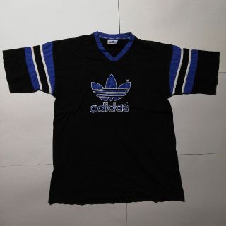 アディダス(adidas)のadidas Tシャツ(Tシャツ/カットソー(半袖/袖なし))