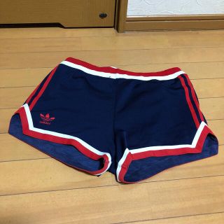 アディダス(adidas)のadidas ショートパンツ　紺(ウェア)