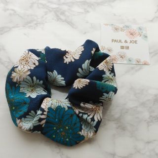 ユニクロ(UNIQLO)のシュシュ　ハンドメイド　 ユニクロ　ポールアンドジョー 花柄 ネイビー(ヘアゴム/シュシュ)