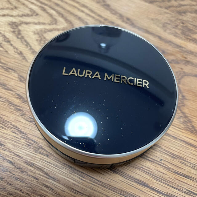 laura mercier(ローラメルシエ)のローラメルシエ　クッションファンデ 1W1 コスメ/美容のベースメイク/化粧品(ファンデーション)の商品写真