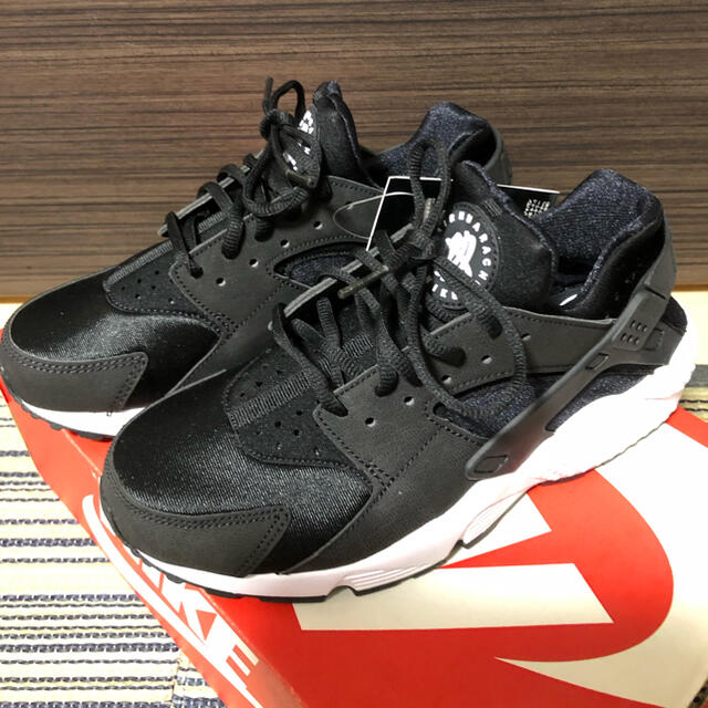 NIKE(ナイキ)のsakura38様専用　NIKE  AIR HUARACHE RUN 24.5 レディースの靴/シューズ(スニーカー)の商品写真