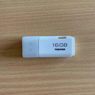 トウシバ(東芝)のTOSHIBA USBメモリ 16GB USB2.0 キャップ式 ホワイト(PC周辺機器)
