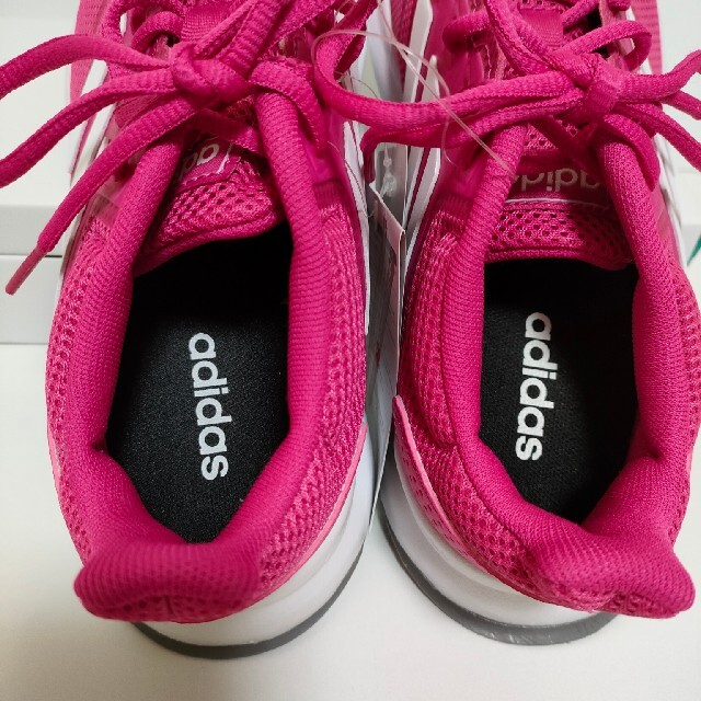adidas(アディダス)の【未使用品】adidas　ランニングシューズ　F36219　24.5㎝ メンズの靴/シューズ(スニーカー)の商品写真
