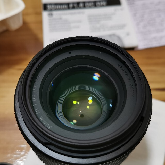 SIGMA(シグマ)の【美品】SIGMA (シグマ)  30mm F1.4 DC DN(ソニーE用) スマホ/家電/カメラのカメラ(レンズ(単焦点))の商品写真