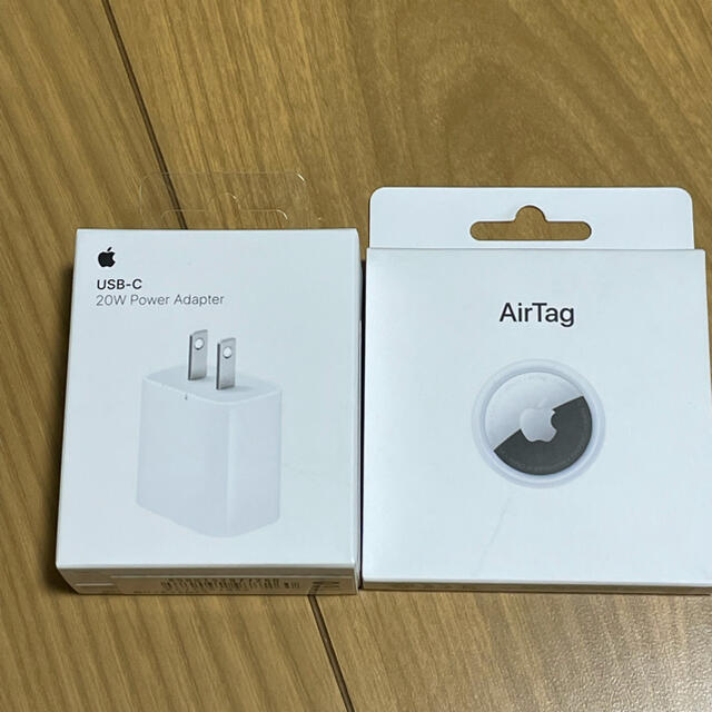 Apple Air tag エアータグ と 20W USB-C 電源アダプタ
