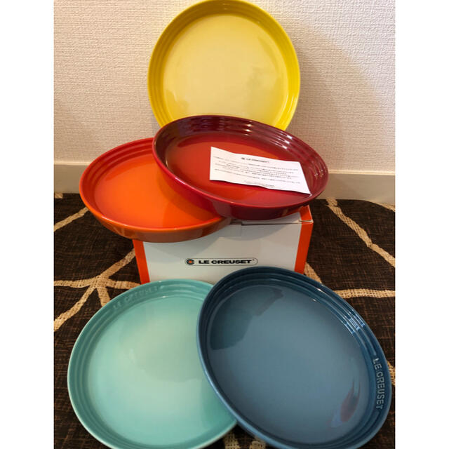 LE CREUSET(ルクルーゼ)のル・クルーゼ ネオラウンドプレート17cm 5枚セット 新品未使用品 インテリア/住まい/日用品のキッチン/食器(食器)の商品写真