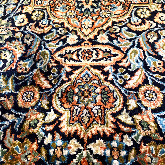 ペルシャ絨毯　手織り　アルダビル産　高級　美品　シルク100%  インテリア インテリア/住まい/日用品のラグ/カーペット/マット(カーペット)の商品写真