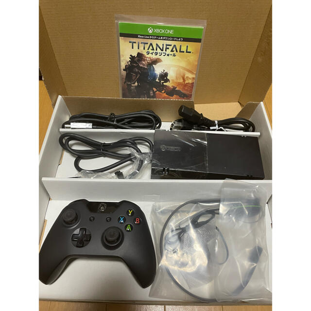 Microsoft Xbox One 本体 (TITANFALL同梱版) エンタメ/ホビーのゲームソフト/ゲーム機本体(家庭用ゲーム機本体)の商品写真