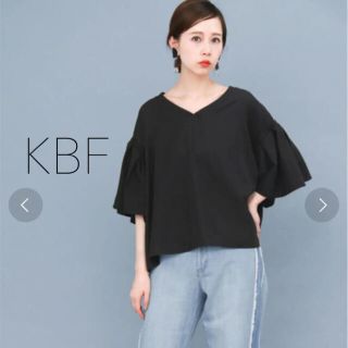 ケービーエフ(KBF)のKBF タックフレアスリーブブラウス(シャツ/ブラウス(半袖/袖なし))