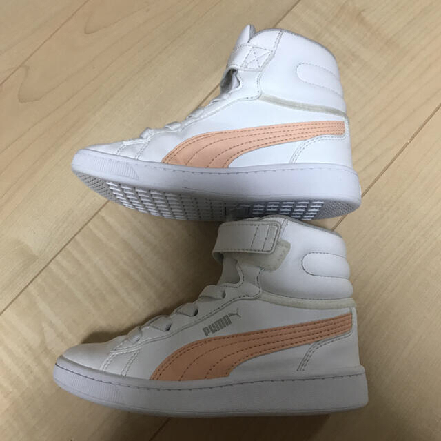 PUMA(プーマ)のダンス　シューズ　ハイカット　キッズ キッズ/ベビー/マタニティのキッズ靴/シューズ(15cm~)(スニーカー)の商品写真