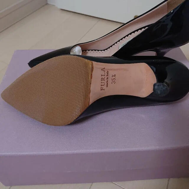 Furla(フルラ)のほぼ新品　FURLAフルラのエナメルパンプス レディースの靴/シューズ(ハイヒール/パンプス)の商品写真