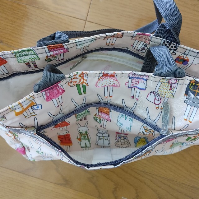 LeSportsac(レスポートサック)のLeSportsac　レスポートサックウサギ レディースのバッグ(ボストンバッグ)の商品写真