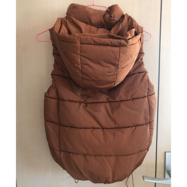 GU(ジーユー)のGU 中綿ベスト オレンジ レディースのジャケット/アウター(ダウンベスト)の商品写真