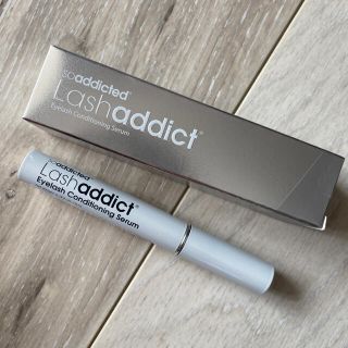 Lash addict(まつ毛美容液)