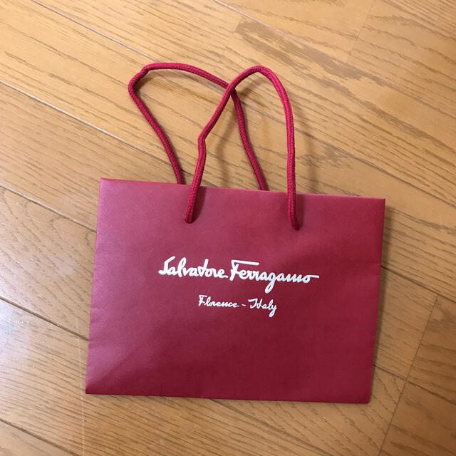 Salvatore Ferragamo(サルヴァトーレフェラガモ)のフェラガモ♡紙袋 レディースのバッグ(ショップ袋)の商品写真