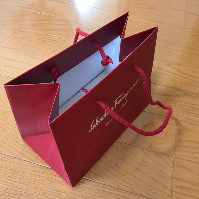 Salvatore Ferragamo(サルヴァトーレフェラガモ)のフェラガモ♡紙袋 レディースのバッグ(ショップ袋)の商品写真