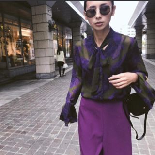 アメリヴィンテージ(Ameri VINTAGE)のAmeri vintage FLOWER BOM TIE SHIRT パープル(シャツ/ブラウス(長袖/七分))