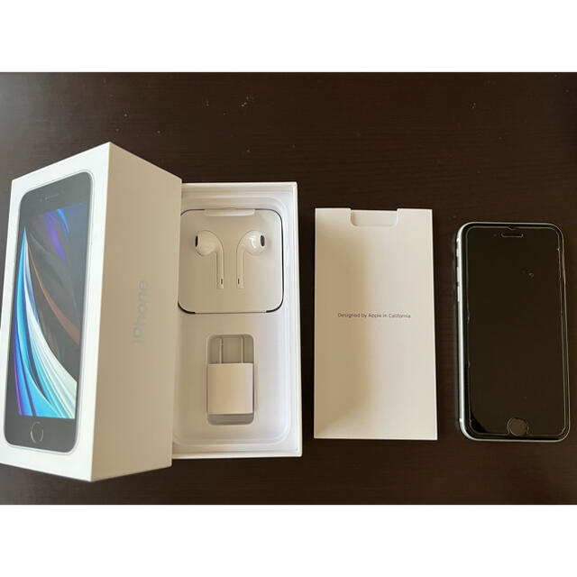 Apple(アップル)のiPhone SE2 (第二世代) ホワイト 白 128GB SIMフリー スマホ/家電/カメラのスマートフォン/携帯電話(スマートフォン本体)の商品写真