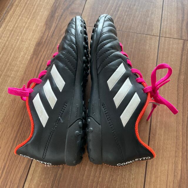 adidas(アディダス)のadidasスパイク20.5cm スポーツ/アウトドアのサッカー/フットサル(シューズ)の商品写真