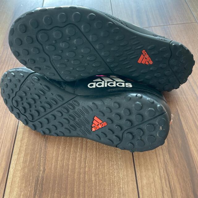 adidas(アディダス)のadidasスパイク20.5cm スポーツ/アウトドアのサッカー/フットサル(シューズ)の商品写真