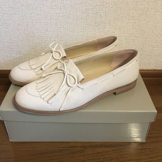 MARGARET HOWELL(靴/シューズ ・ ホワイト/白色系)のフリマ MARGARET HOWELL(靴/シューズ ・ ホワイト/白色系)のフリマ