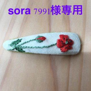 刺繍　パッチンピン(ヘアアクセサリー)