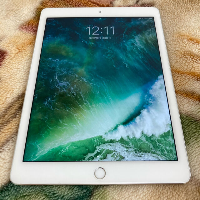 第2世代【美品】iPad Air 2 Cellular 32GB シルバー docomo