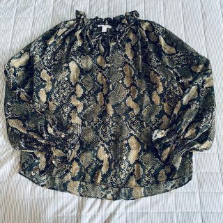 エイチアンドエム(H&M)の★美品★スネークスキンパターントップス(シャツ/ブラウス(長袖/七分))