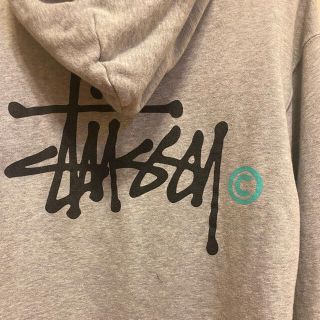 ステューシー(STUSSY)の【美品】ステューシー　stussy パーカー(パーカー)